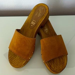 Seychelles wood mid heels
